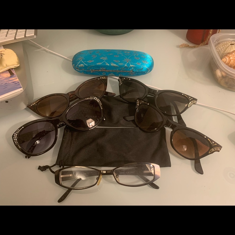 4 pairs Sunglasses 1 Reading glass (125) 1 ornate glasses cover 2 soft cover